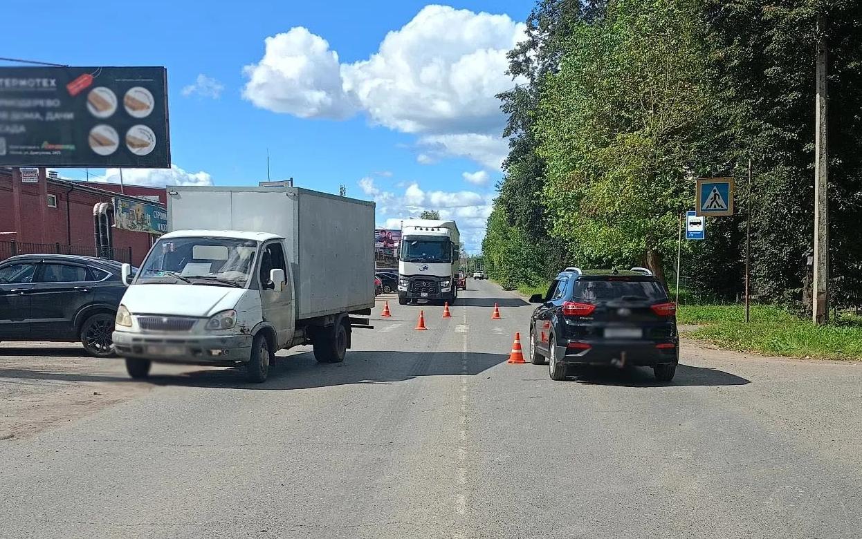 Пенсионерка попала под колеса двух машин в Глазове