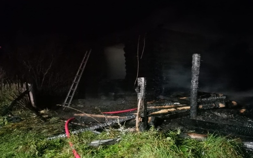 Дом сгорел ночью в Игринском районе