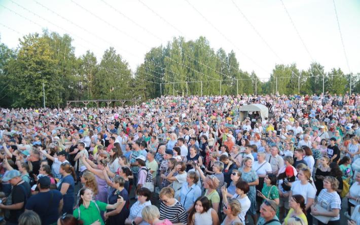 Более 6 тыс. человек отметили День семьи, любви и верности в парке им. Кирова в Ижевске