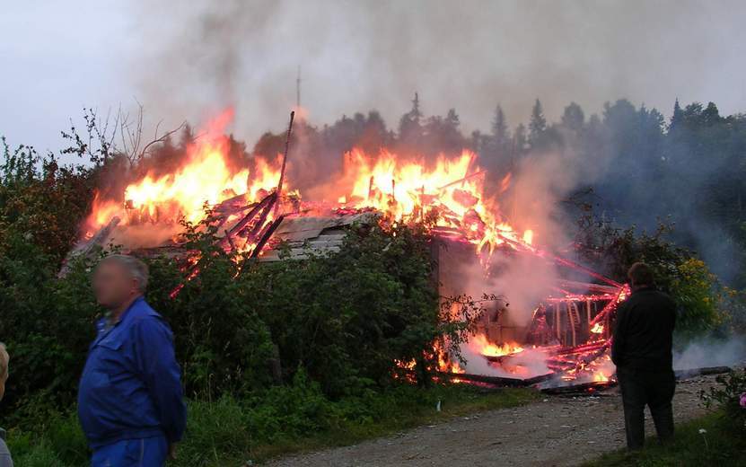 Три бани и дом сгорели на садовом массиве в Удмуртии