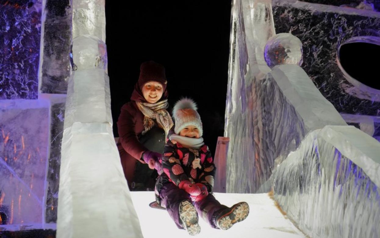 Горки начали устанавливать на Центральной площади Ижевска