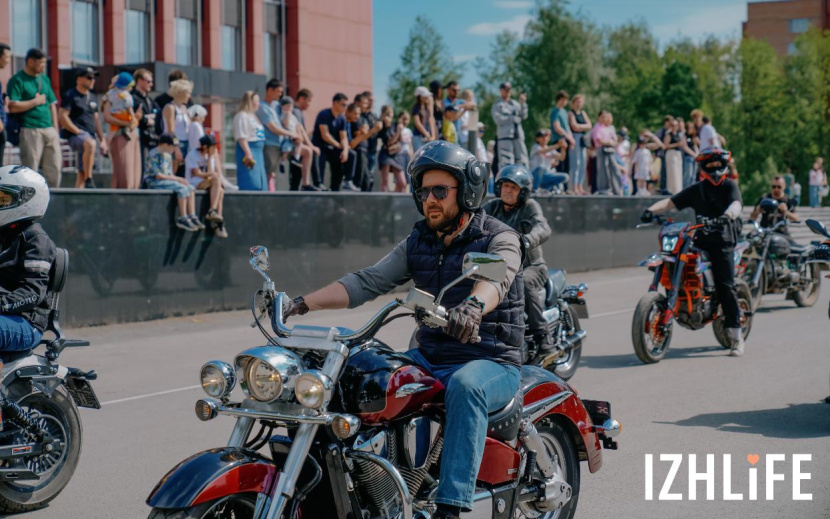 Сотни мотоциклистов Ижевска открыли сезон. Фото: Маша Бакланова