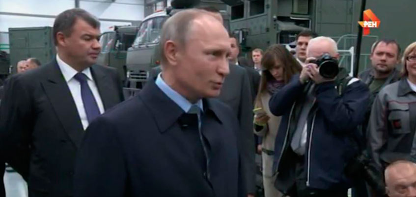 Находясь в Ижевске на концерне «Калашников», Путин пошутил над слишком серьезным начальником отдела