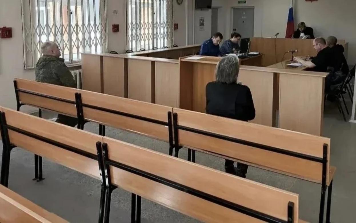 Пьяный житель Удмуртии напал на военкома на похоронах участника СВО