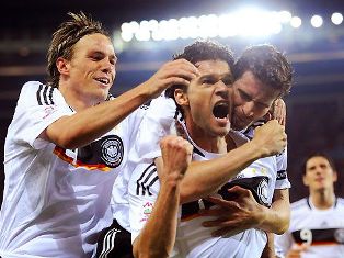 В плей-офф Евро-2012 вышли Германия и Португалия