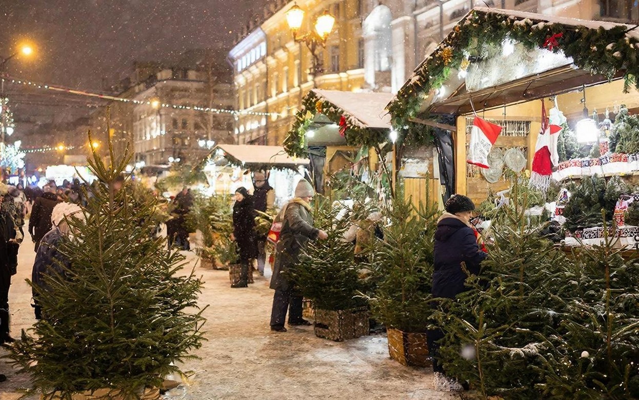 16 елочных базаров открылись в Ижевске