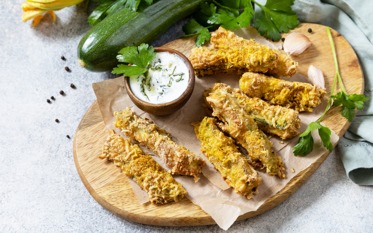 Перестала жарить кабачки по-старому: греческий рецепт делает их вкуснее в несколько раз