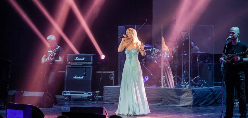 Концерт Валерии в Ижевске: фанаты певицы подарили ей свои «сердца»