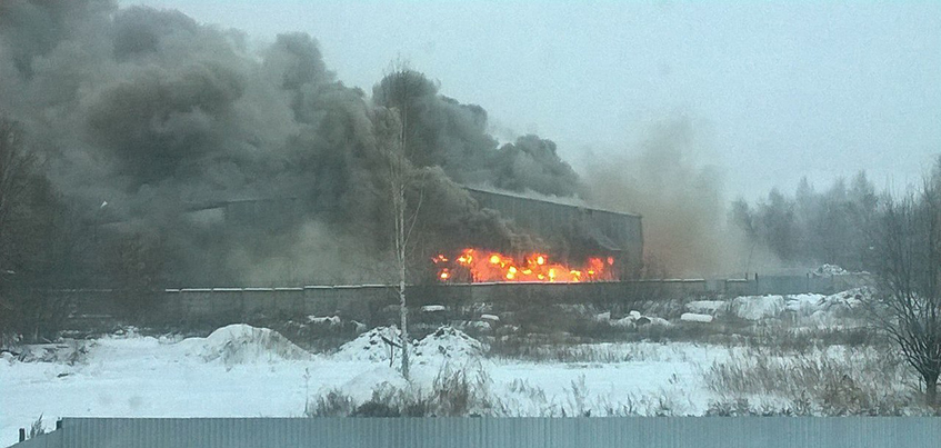 В Ижевске загорелся склад на Воткинском шоссе