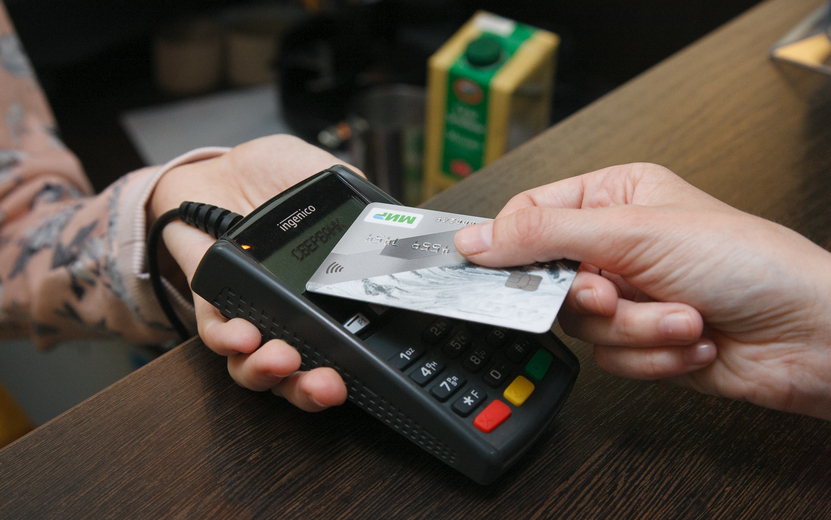 Объем операций по банковским картам в Удмуртии вырос на 14%