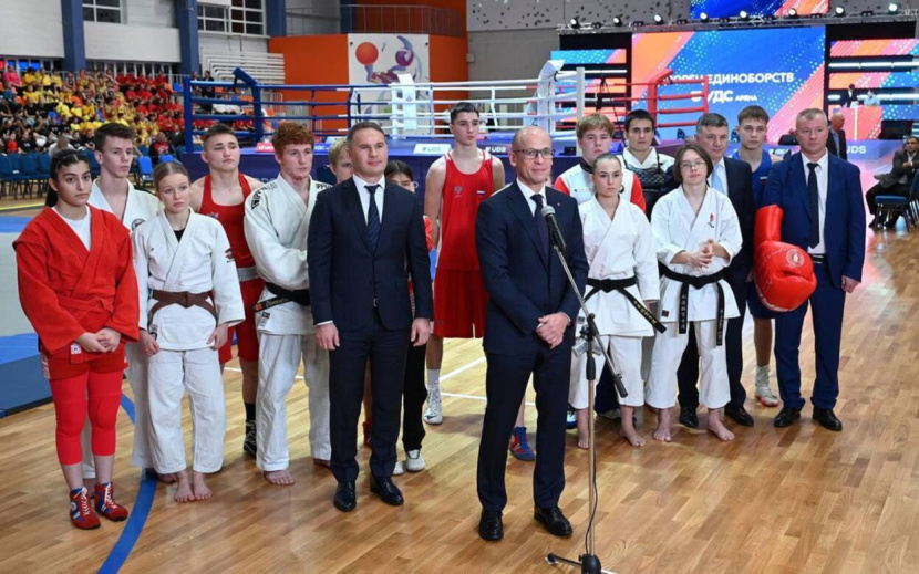 Александр Бречалов представил  Владимиру Путину новый Дворец единоборств