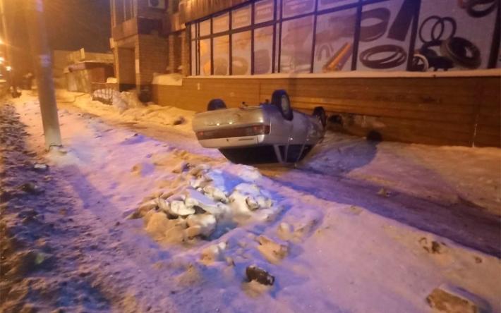 Пьяный водитель перевернулся на автомобиле «ВАЗ» в Ижевске