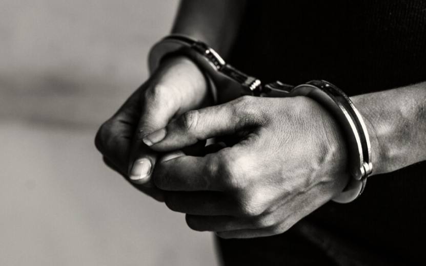Житель Ижевска получил штраф за рассылку чужих фото и нападение на полицейского