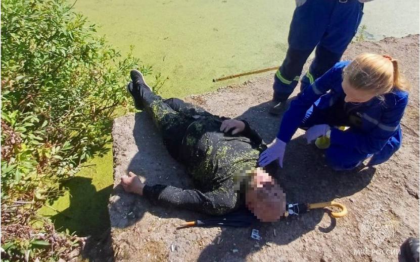 Упавшего в пруд мужчину спасли в Ижевске