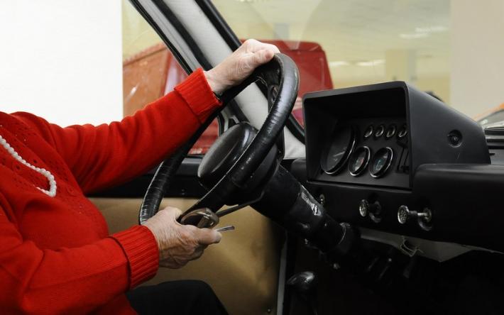 Усилить контроль за пожилыми водителями предложили в России