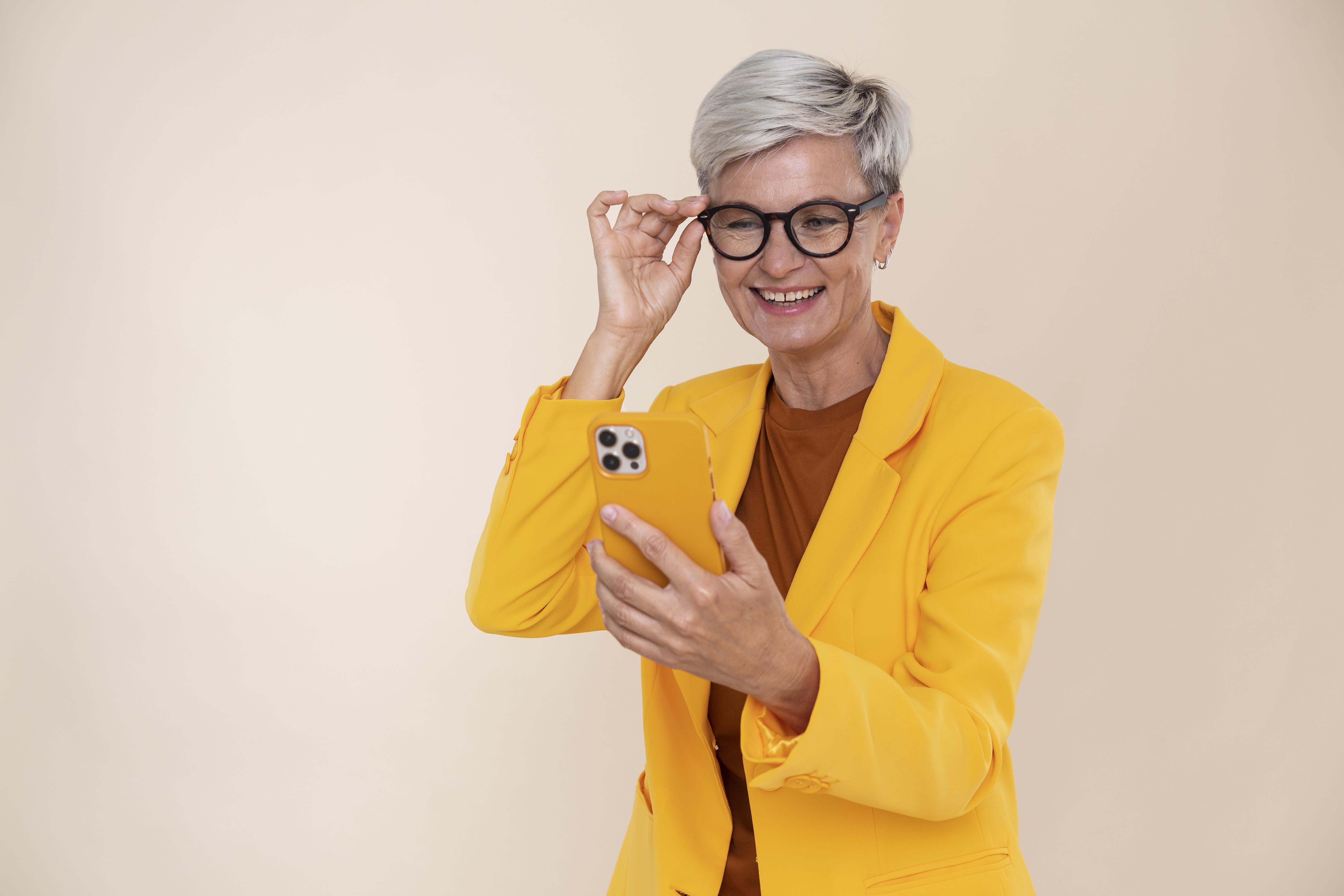 Здоровье, технику и яркие впечатления: чего хотят женщины в преддверии 8 марта