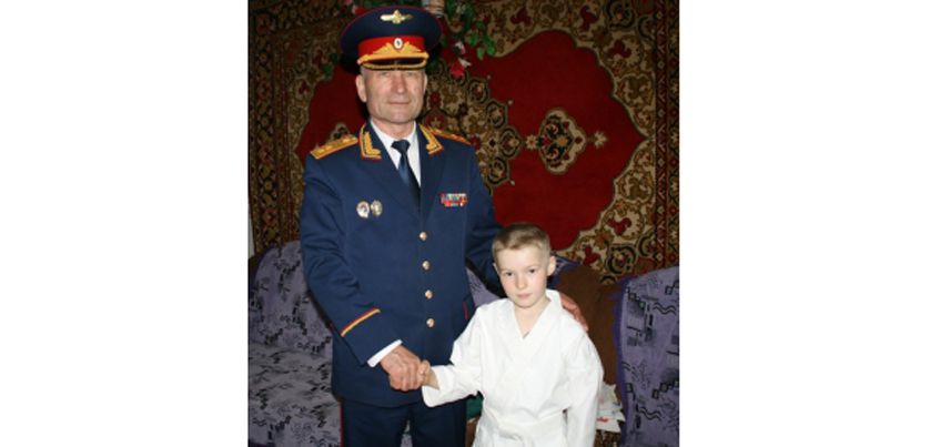 Главный следователь Удмуртии Владимир Никешкин навестил мальчика, которого удалось спасти от гибели 6 лет назад
