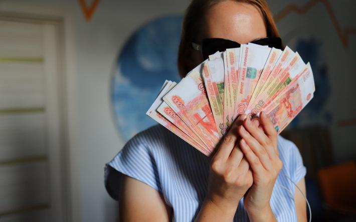 Почти 80% компаний России повышали зарплату за последний год