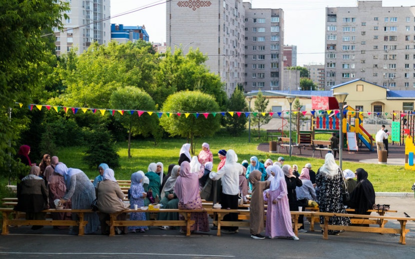 Мусульмане Ижевска празднуют Курбан-байрам. Фото: Данил Иванов