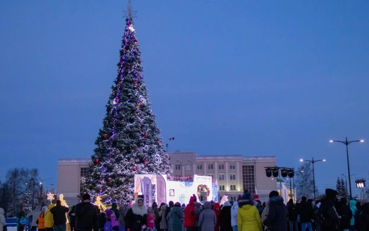 Отмена автобусного маршрута, заваленные снегом парковки и стоматологи-мошенники: что обсуждают ижевчане в соцсетях 24 декабря 