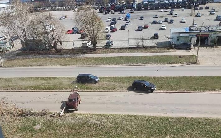 Водитель «Нивы» сбил столб на улице Союзной в Ижевске