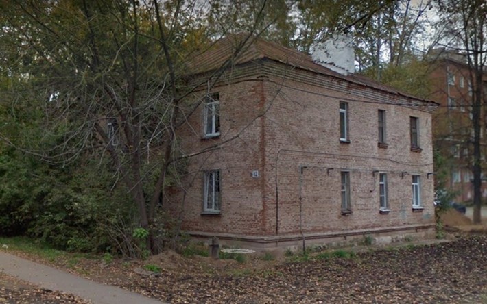 Стена двухэтажного дома обрушилась в Ижевске
