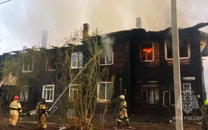 Потерявших жилье при пожаре в Сарапуле обещают разместить в общежитиях