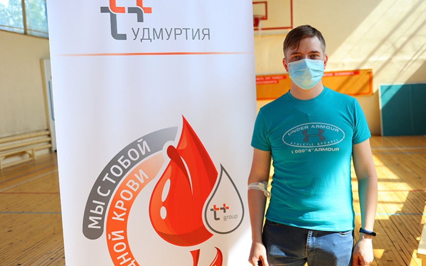 Иван Беляев работает электромонтером в теплосетях, он пришел на сдачу крови второй раз.