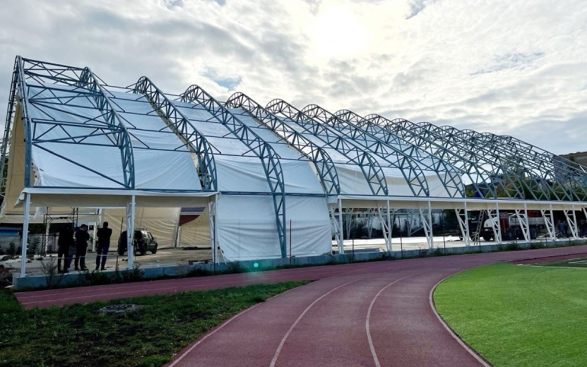 На стадионе "Локомотив" продолжается строительство физкультурно-оздоровительного комплекса  