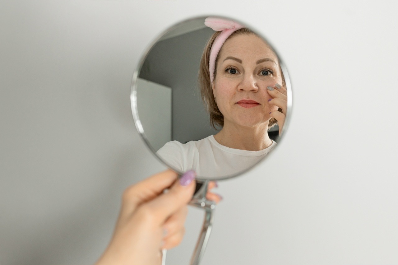 «Бесят свои фото и кажется, что время ушло»: почему усиливается страх старения после 35 и как его ослабить