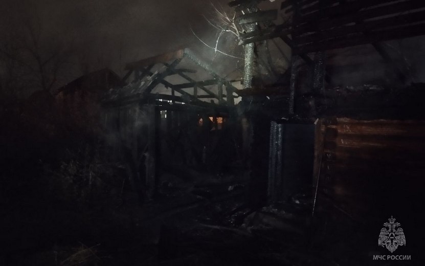 Баня и сарай загорелись на улице Революционной в Ижевске