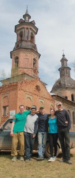 Группа добровольцев из Удмуртии помогает спасти заброшенные храмы по всей России