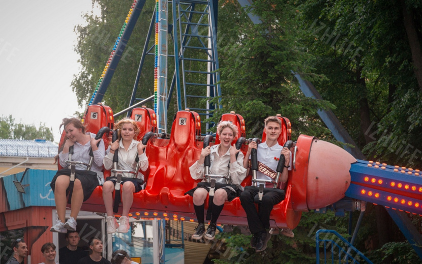 Выпускники школ Ижевска отметили «Последний звонок». Фото: Алексей Филинов