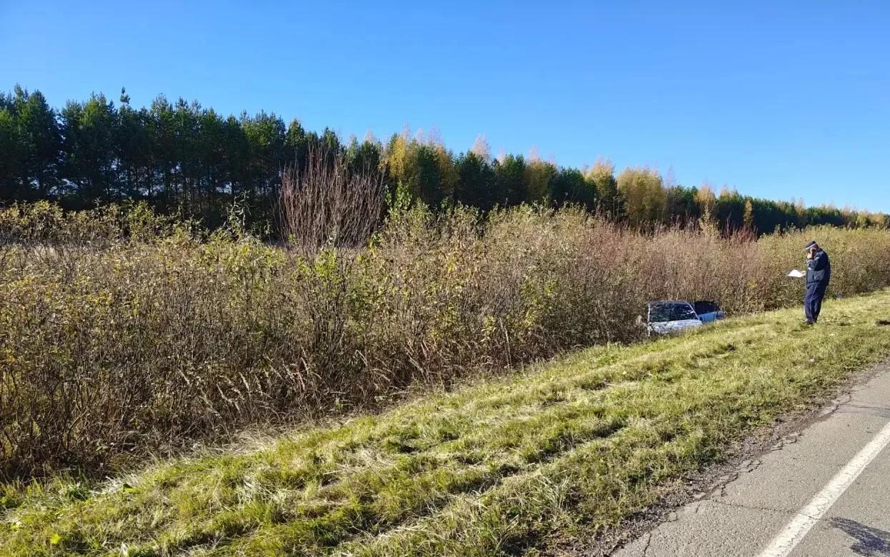 Водитель «Фольксвагена» погиб в ДТП в Удмуртии, две пассажирки госпитализированы
