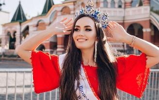Директор языкового центра из Ижевска участвует в конкурсе красоты «Миссис Вселенная»