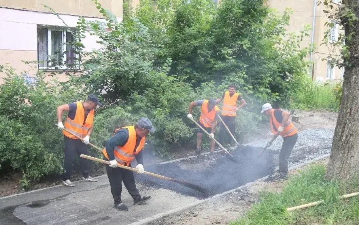 В Ижевске начали ремонт 21 тротуара 