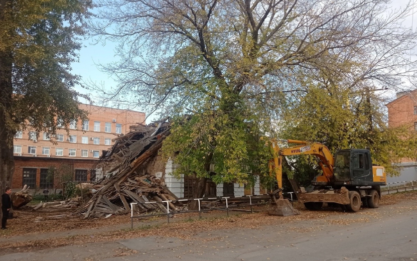 Фотофакт: в Ижевске все-таки снесли историческое здание на улице Красной, 125