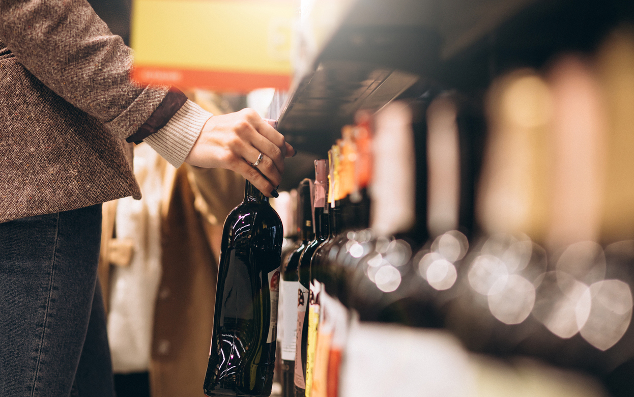Возраст для покупки алкоголя в России могут поднять до 21 года