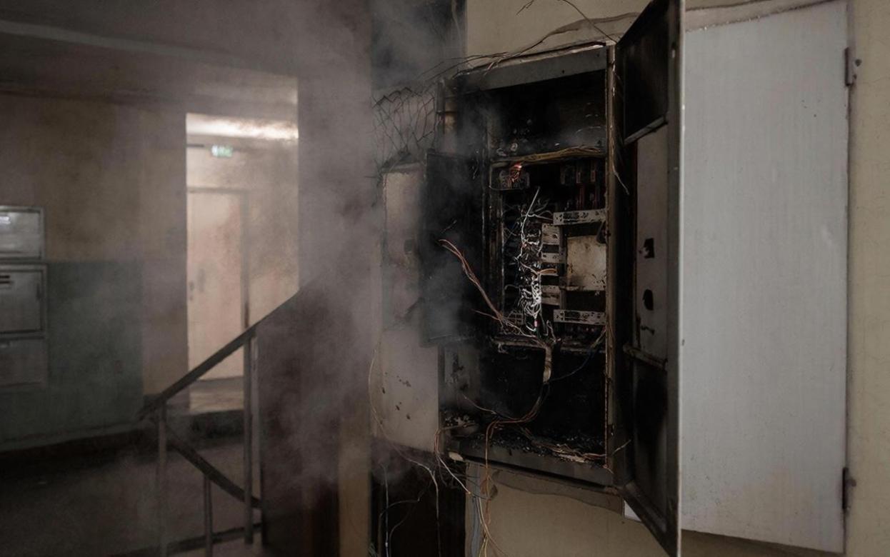 Электрощитки загорелись в многоэтажке на ул. Клубной в Ижевске