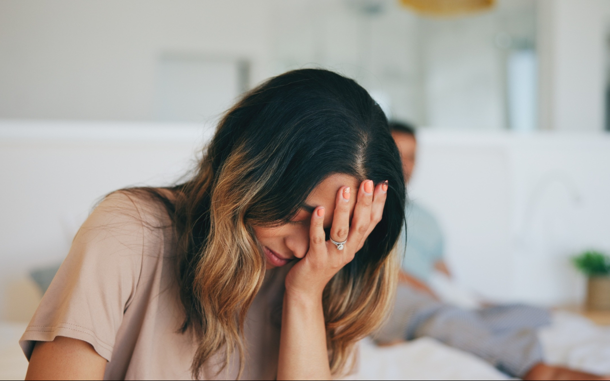 Стыдно за мужа: что делать, если любимый человек позорит вас на людях