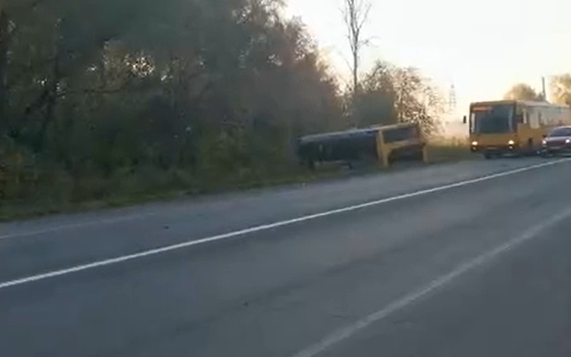 Пассажирский автобус съехал в кювет под Ижевском