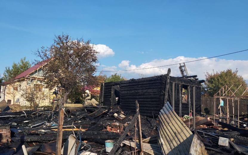 Дом, баня и два сарая сгорели на окраине Ижевска