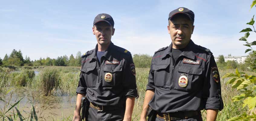 Ижевские полицейские спасли мужчину, который тонул в болоте