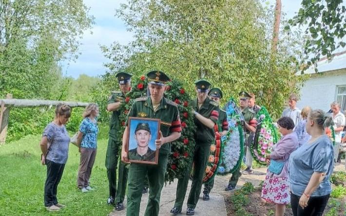 Еще одного погибшего на Украине сержанта похоронили в Удмуртии