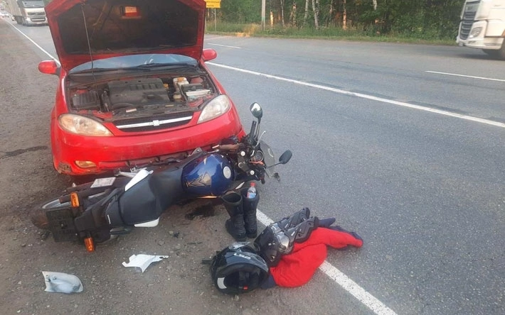 Женщина на мотоцикле получила травмы в столкновении с «Шевроле-Лачетти»