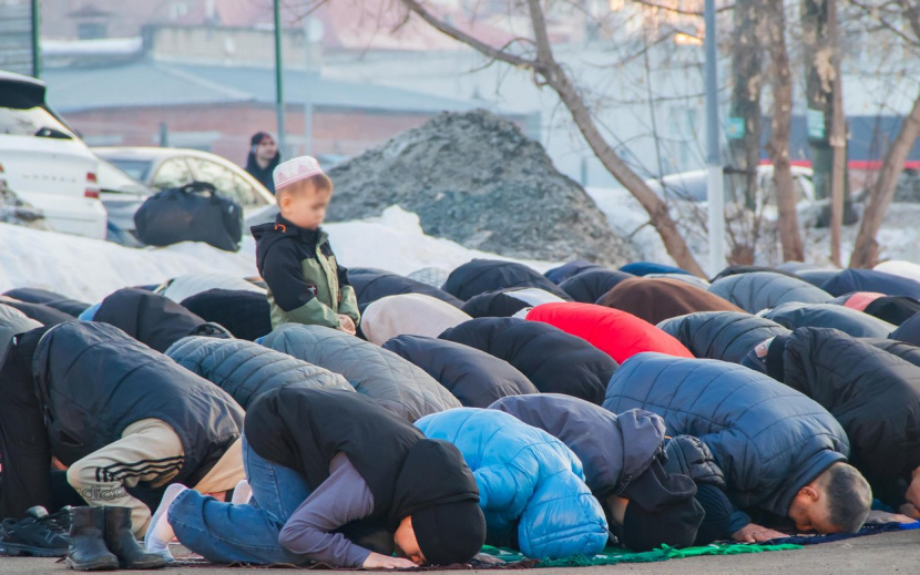Мусульмане Ижевска празднуют Ураза-байрам. Фото: Данил Иванов