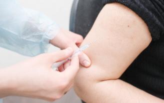 Стоит ли жителям Удмуртии ставить прививку от коронавируса в разгар сезона ОРВИ