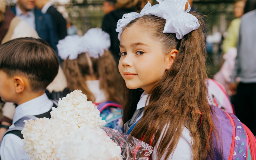 Фоторепортаж: как в школах Ижевска отпраздновали День знаний