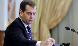 Медведев: расходы на образование сопоставимы с расходами на оборону