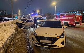 Два человека пострадали в массовом ДТП на мосту в Ижевске